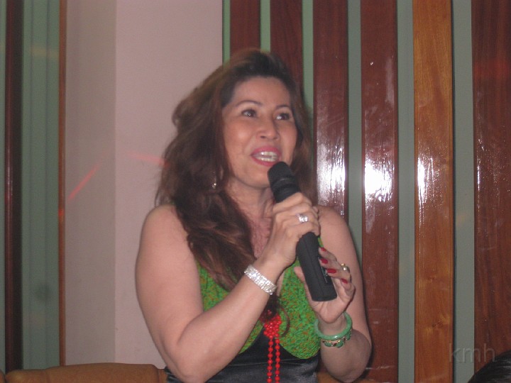 Mai Huong voi Thay Co Quan Thay Sinh_IMG_0097.jpg